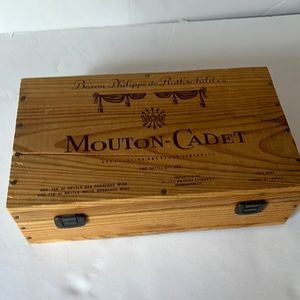 Mouton-Cadet vintage gift box